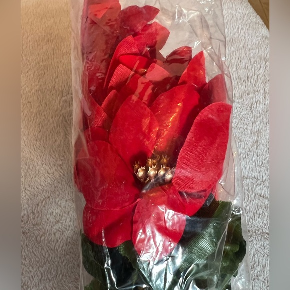 6-Piece Artificial Holiday Flower Arrangements - Picture 3 of 6